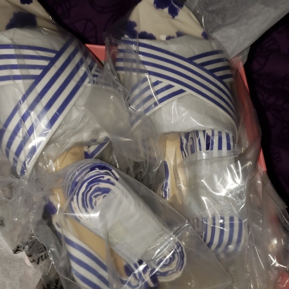 Cabi Sandals Summer Sales - Picture 3 of 6